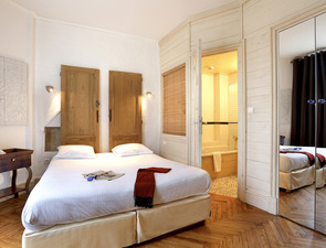 Chambre Personnalisée plus plus 1 ou 2 personnes, Hôtel La Tour Intendance à Bordeaux centre ville